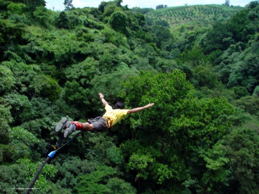 http://www.adventureseeker.org/wp-content/uploads/2012/07/Costa-Rica-Bungee-Jumping-Colorado-River-Bridge-Grecia-520x390.jpg